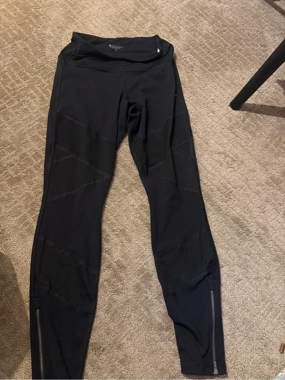 Black Athletic Leggings with Zipper Ankles